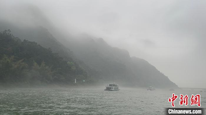 全国百校千人同游北江：清远高校马拉松赛前水