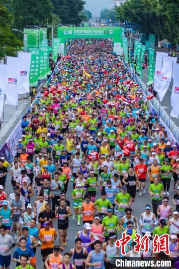 埃塞俄比亚选手包揽肇马男女冠军 湖山赛道成焦