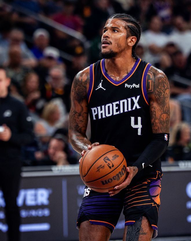 快船逆转独行侠重返第八 湖人九连胜锁定西部前