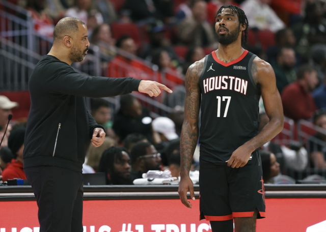 湖人客场力克火箭 伊森合同年表现低迷引热议