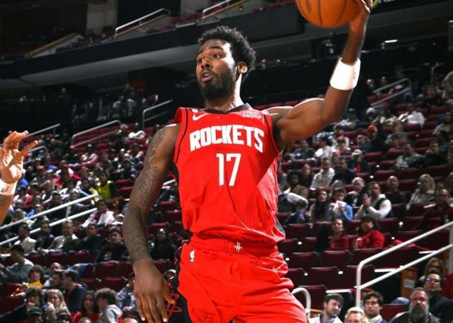 湖人客场力克火箭 伊森合同年表现低迷引热议