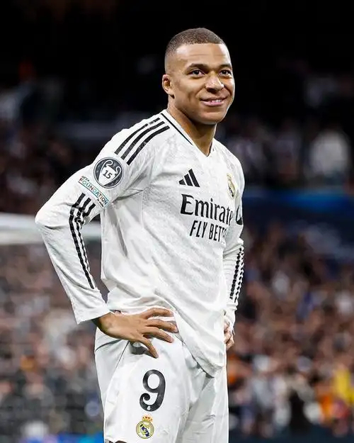 皇马医疗团队误诊姆巴佩左膝伤情引争议，团队