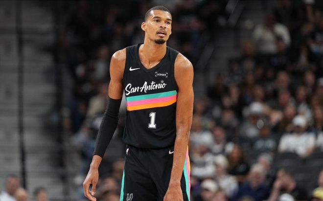 文班亚马复出砍40+13统治赛场 获三大奖项提名