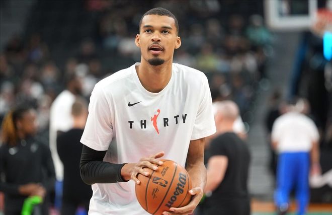 文班亚马复出砍40+13统治赛场 获三大奖项提名