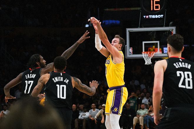 火箭G1惨败湖人杜兰特缺席阵容大乱阵双后卫失误